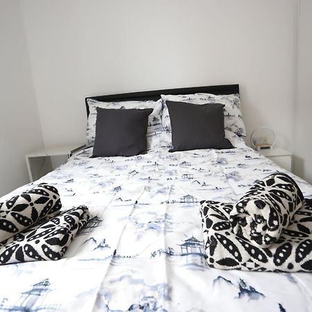 Spacious 3-Story Retreat With Rooftop Terrace And Modern Amenities Londyn Zewnętrze zdjęcie