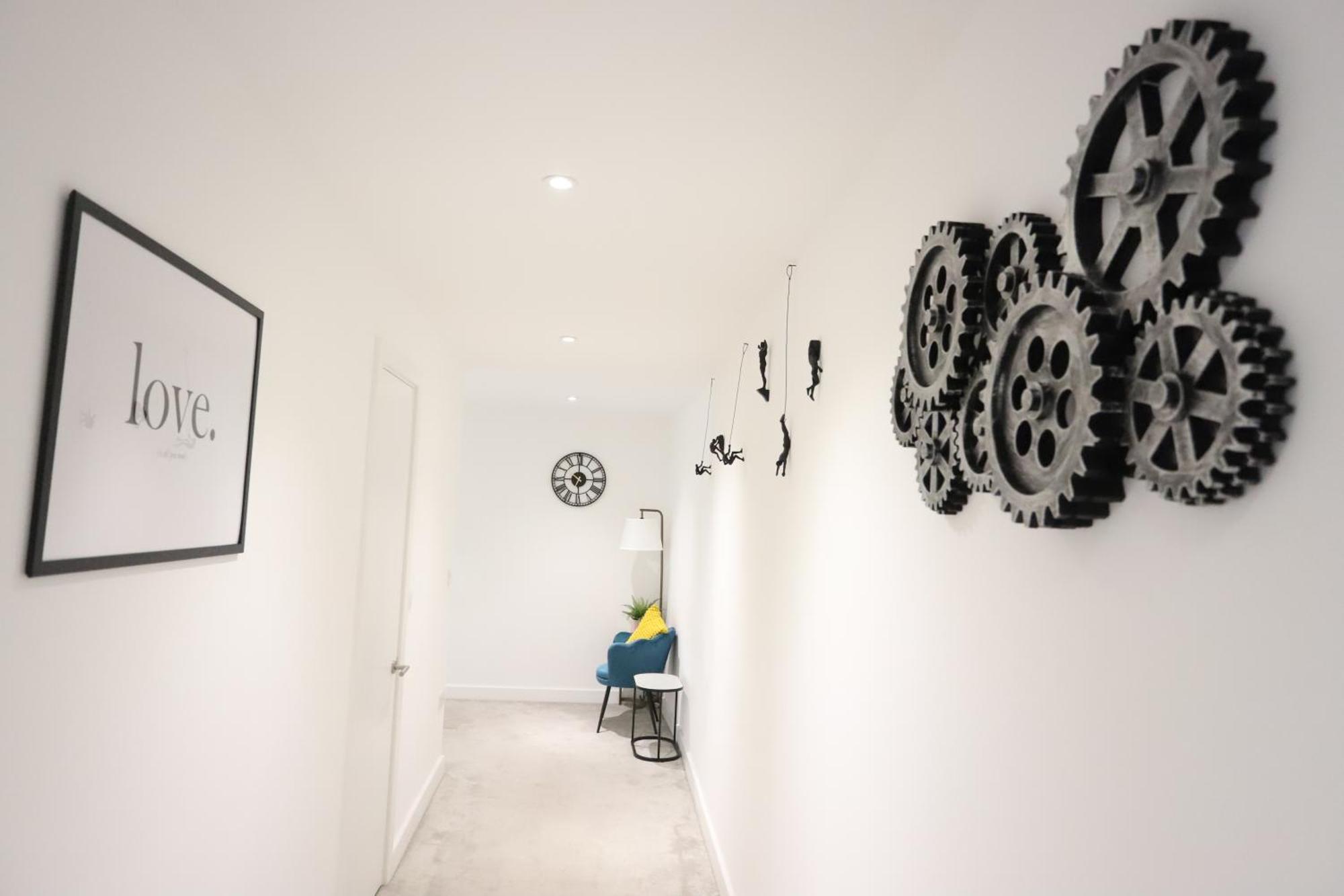 Spacious 3-Story Retreat With Rooftop Terrace And Modern Amenities Londyn Zewnętrze zdjęcie