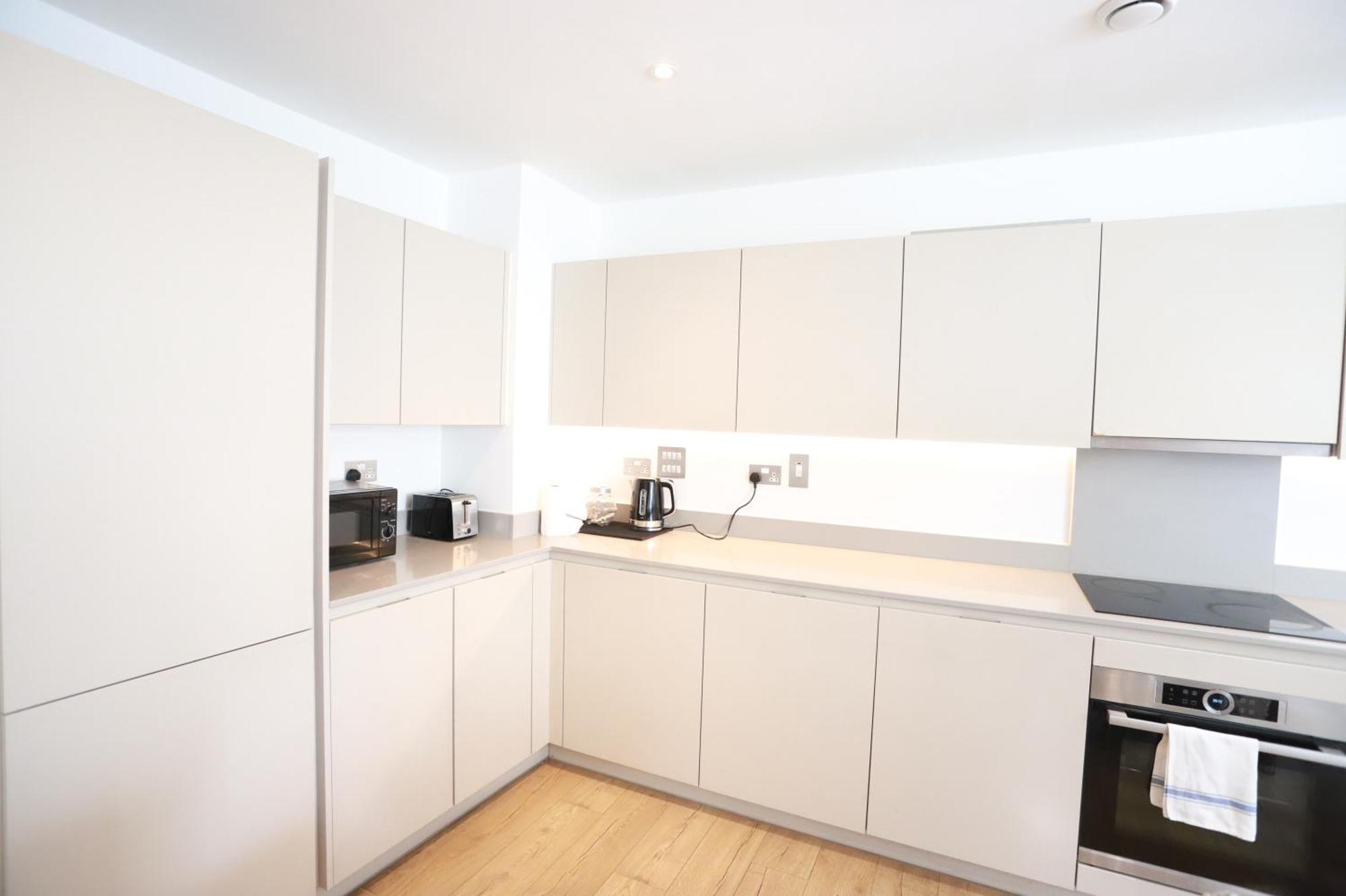 Spacious 3-Story Retreat With Rooftop Terrace And Modern Amenities Londyn Zewnętrze zdjęcie