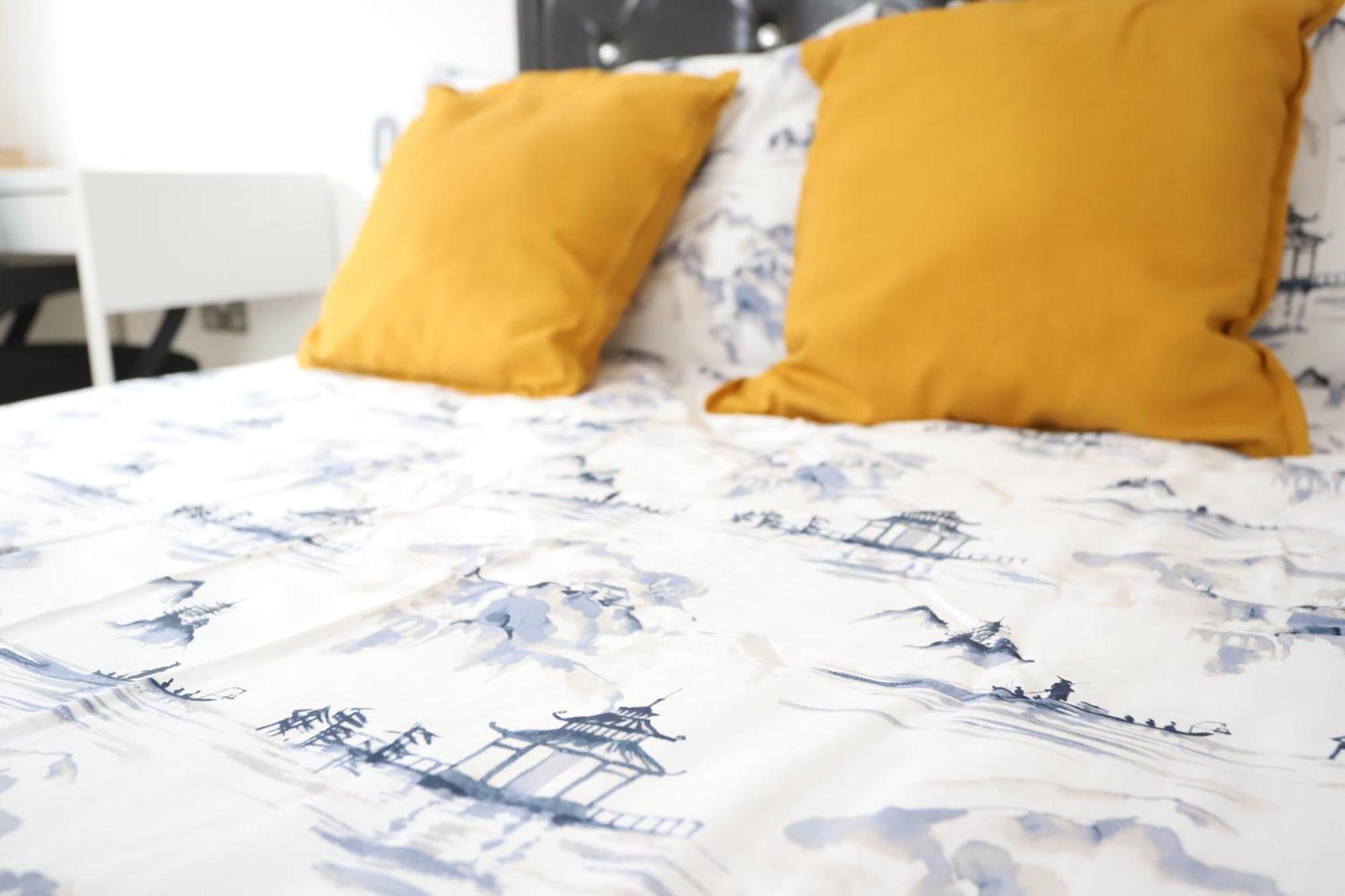 Spacious 3-Story Retreat With Rooftop Terrace And Modern Amenities Londyn Zewnętrze zdjęcie