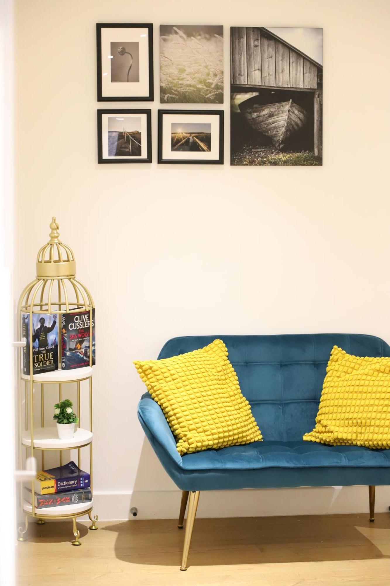 Spacious 3-Story Retreat With Rooftop Terrace And Modern Amenities Londyn Zewnętrze zdjęcie